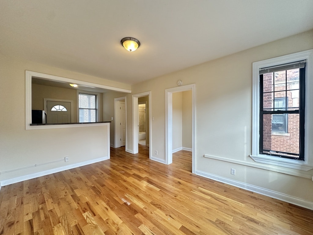 Building Photo - 4426 N Wolcott Ave