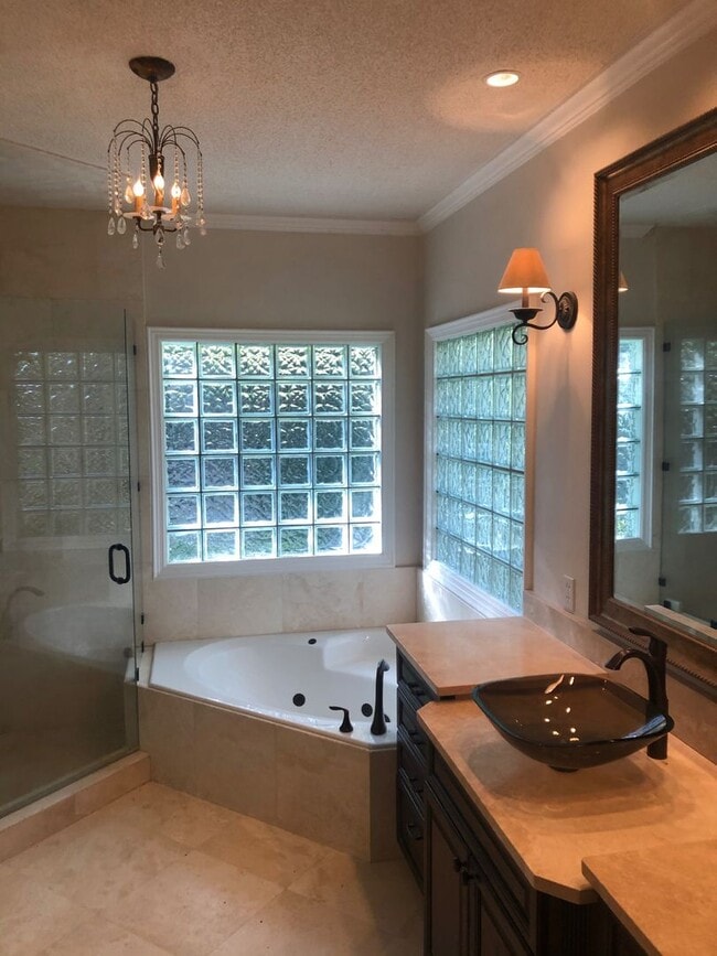 Building Photo - Gorgeous 4 bedroom 4.5 bathroom home in Ki...