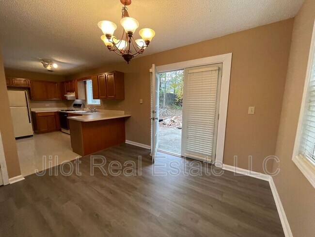 Building Photo - 1048 Hillsborough Chase NW