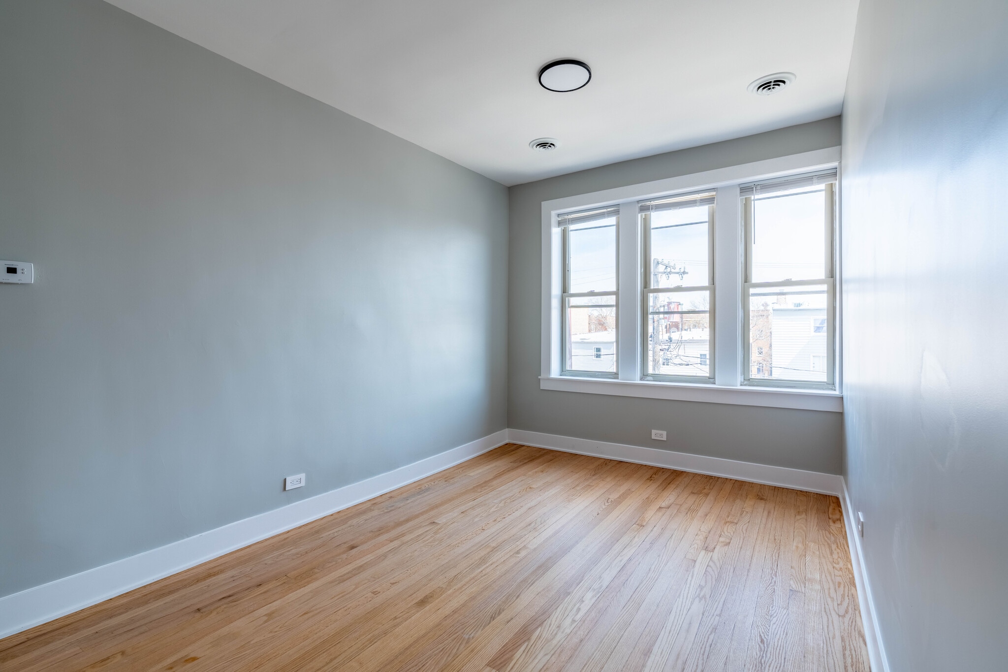 Building Photo - 6239 N Western Ave