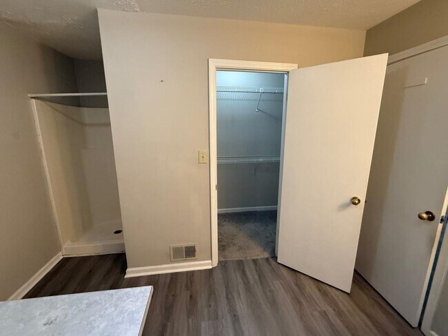 Building Photo - 3619 Bomar Rd