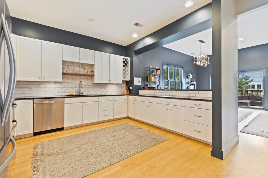 Building Photo - 4532 N Damen Ave
