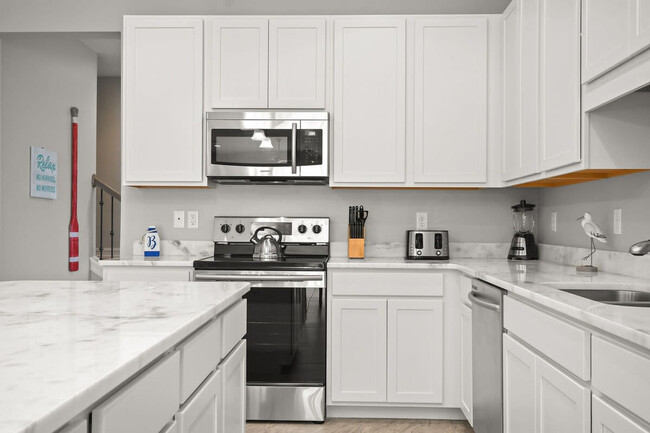 Building Photo - 132 Mediterranean Way