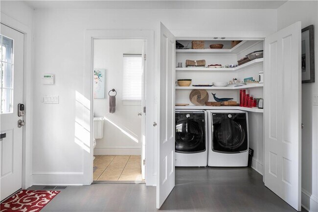 Building Photo - 96 3rd St