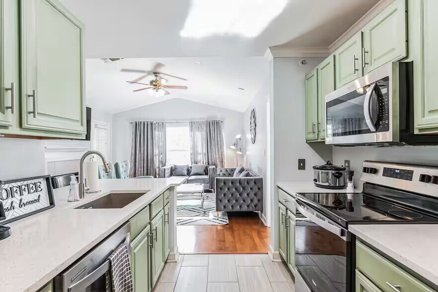 Building Photo - 18565 Bridle Club Dr