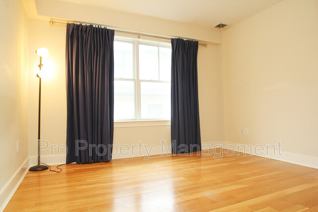Building Photo - 109 Forest St