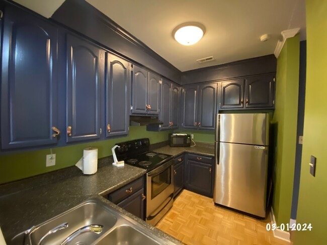 Building Photo - Spacious 2 bedroom/1 bath 2nd floor Condo ...