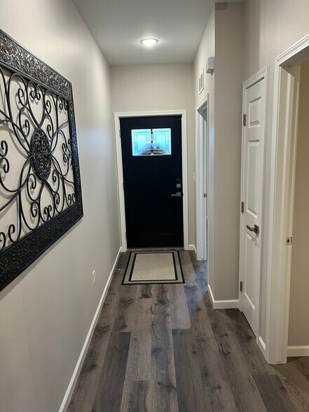 Building Photo - 2116 Community Ln