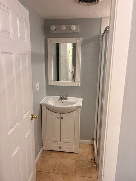Building Photo - 501 Woodbine Dr