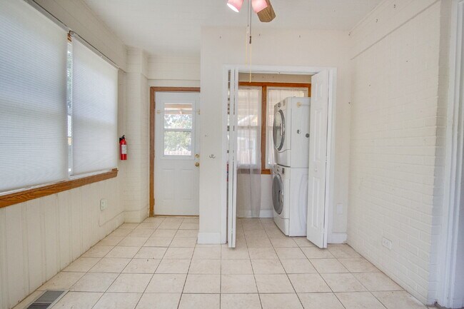 Building Photo - East Pensacola 4BR Home with Loft, Sunroom, Hardwood Floors & Updated Kitchen