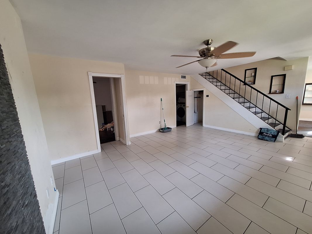 Building Photo - 2305 Rockefeller Ln