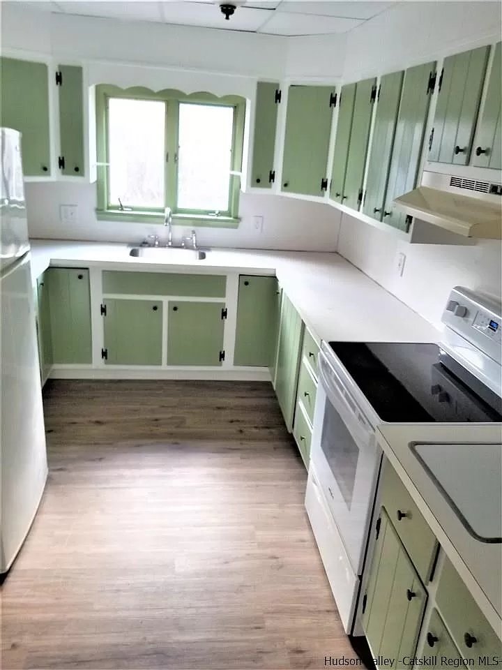 Kitchen - 522 Main St