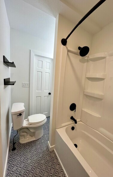 Building Photo - 608 E Bridge St