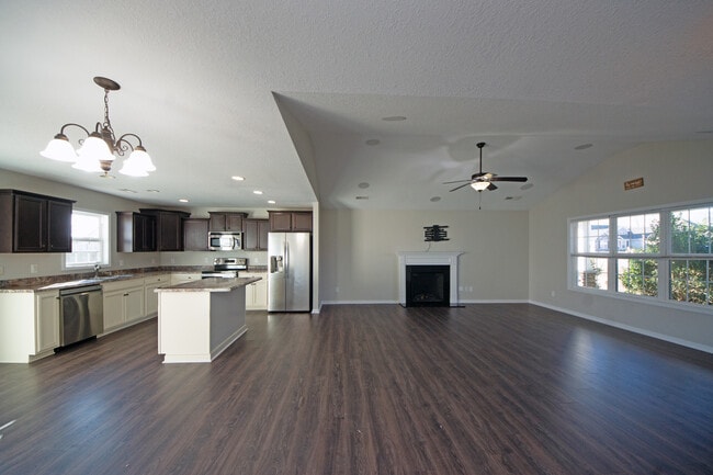 Building Photo - 300 Cadenza Ln