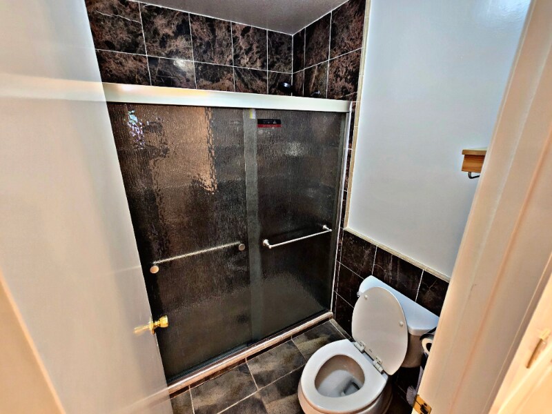 Building Photo - 5938 Land View Dr