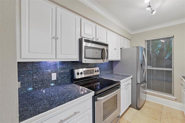 Building Photo - 5934 Sandhurst Ln