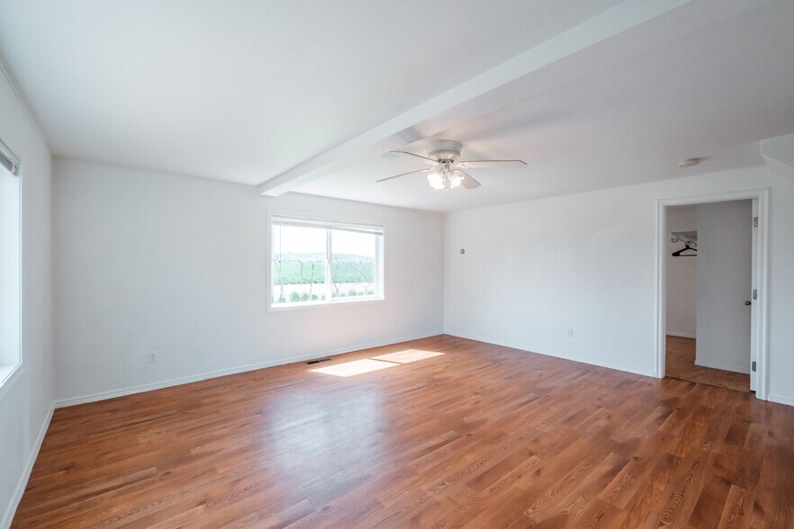 downstairs living room - 14607 Dominic Rd NE