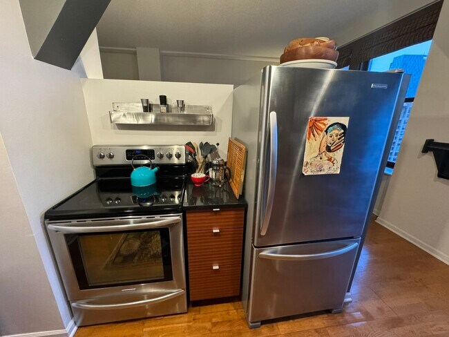 Building Photo - 600 S Dearborn St