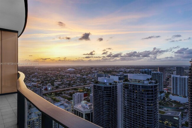 Building Photo - 1000 Brickell Plaza