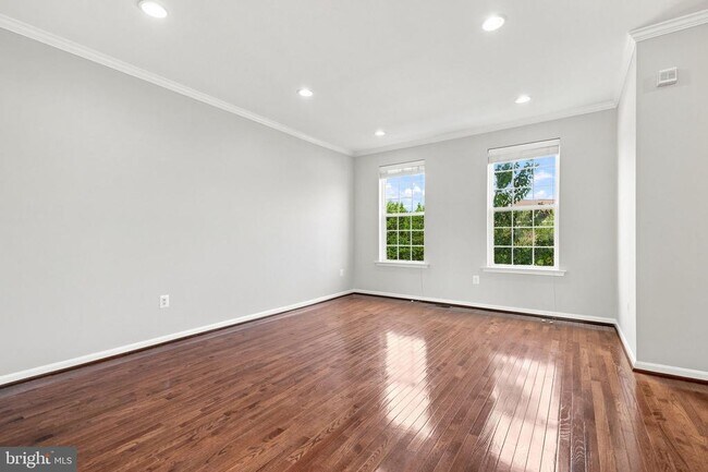 Building Photo - 25678 Pleasant Valley Rd