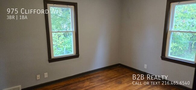 Building Photo - 975 Clifford Ave