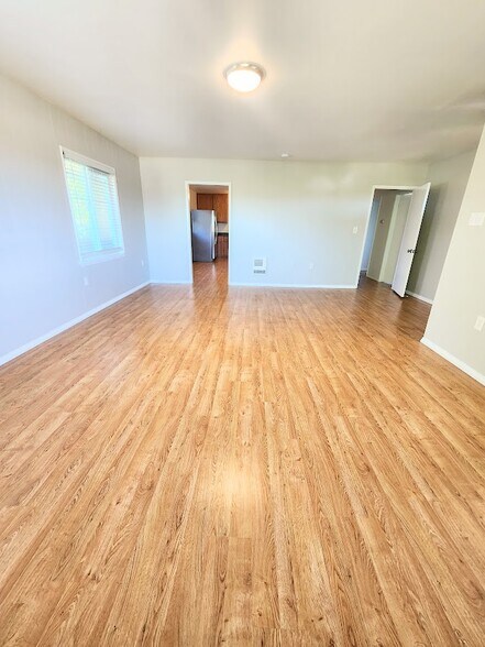 Building Photo - 320 Park Ave