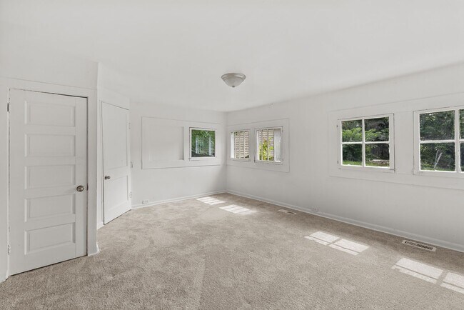 Building Photo - Charming 3 Bedroom, 2 Bathroom house