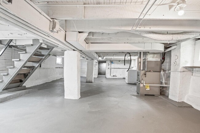 Building Photo - 4637 Alpine Ave