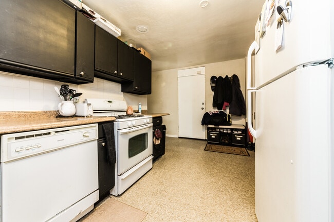 Building Photo - 1028 E Warrington Ave