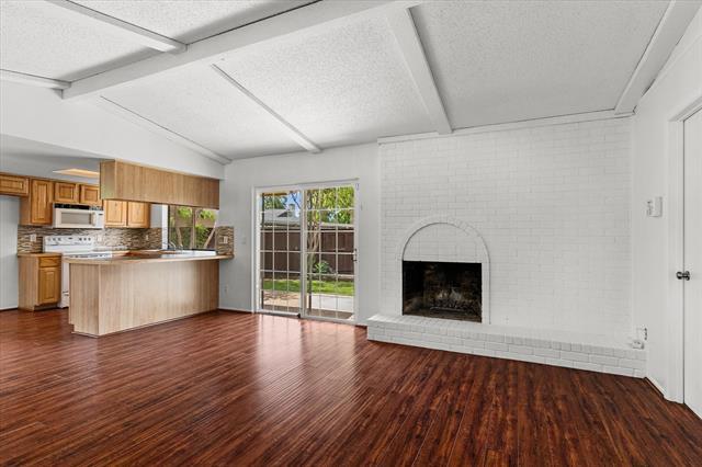 Building Photo - 2804 Royal Oaks Dr