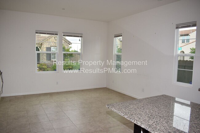 Building Photo - Lovely upgraded Four bedroom w Loft