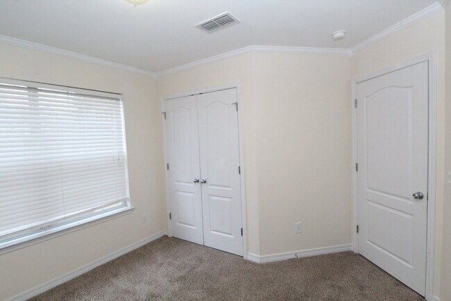 Building Photo - Spacious 4BR Home in Robin's Ridge with Soaring Ceilings, Guest Suite & Two-Car Garage