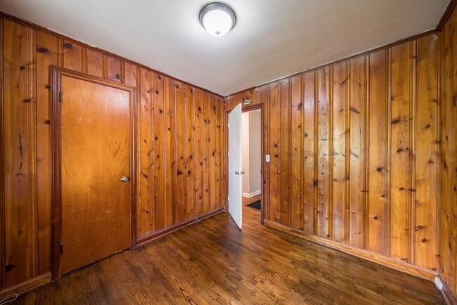 Building Photo - Half Off 1st Month's Rent!!