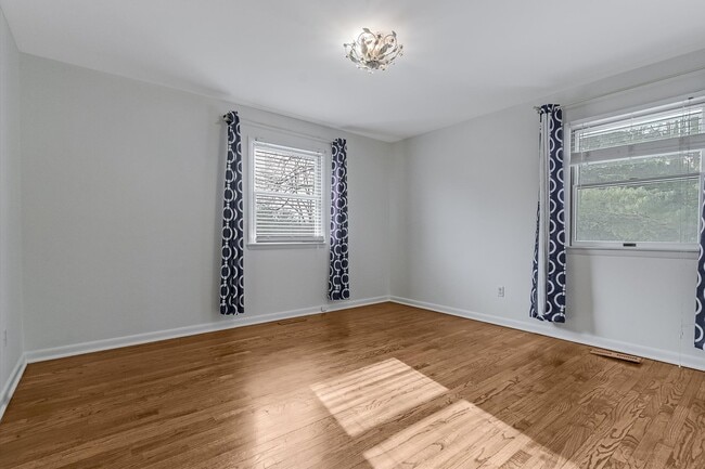 Building Photo - 168 Mendham Rd