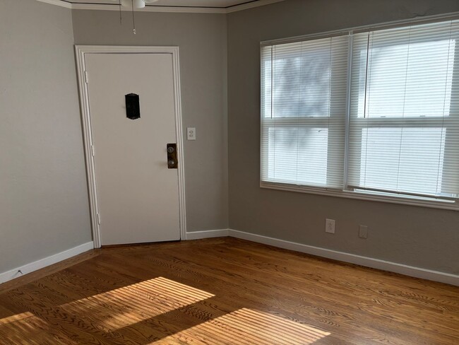 Building Photo - 1 bedroom 1 bathroom in downtown Martinez ...