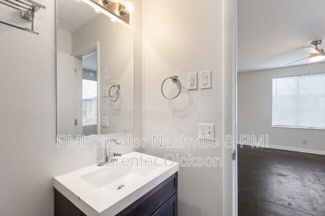 Building Photo - 3600 Hillsboro Pike