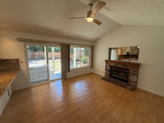Building Photo - Modern 4 Bedroom One Story *Vacaville