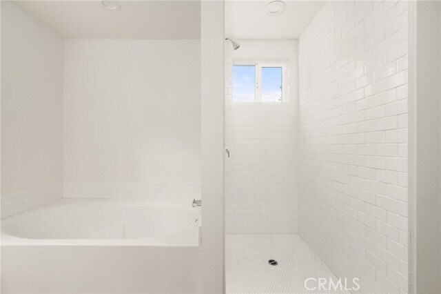 Building Photo - 2042 Buckthorn Rd