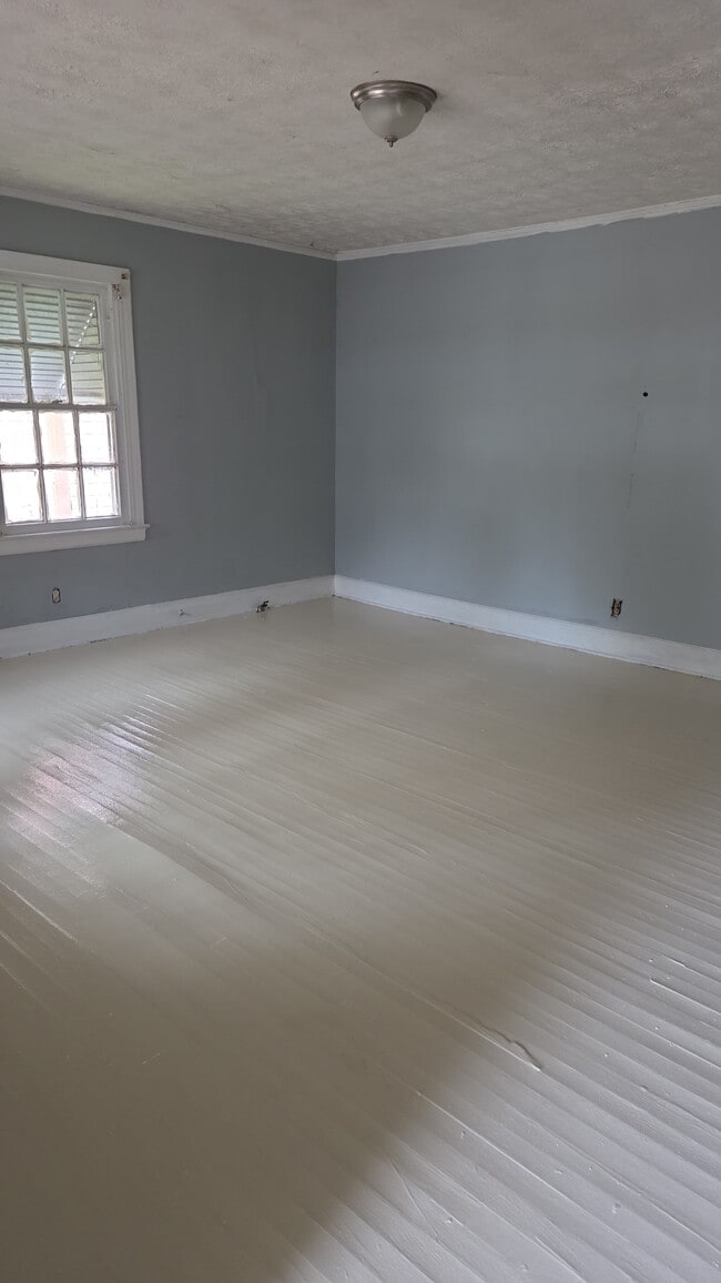 Building Photo - Garden