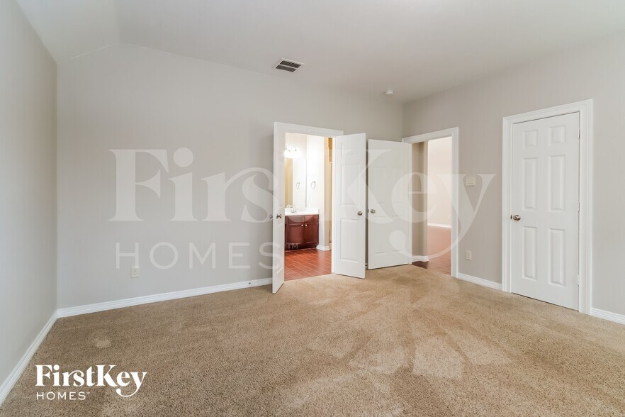 Building Photo - 11127 Overland Trail Dr