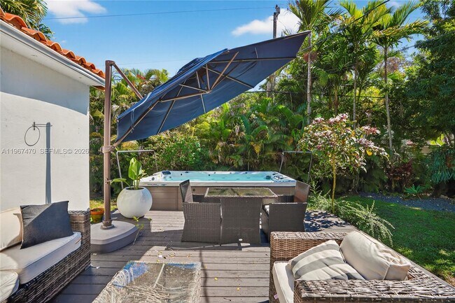 Building Photo - 837 Alberca St