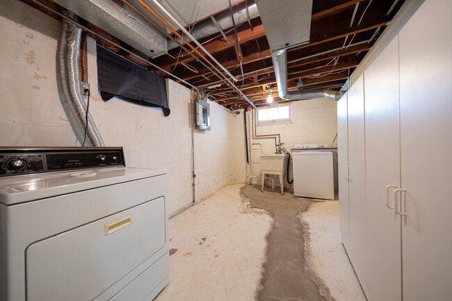 Building Photo - 3531-2 1/2 2 1/2 St NE