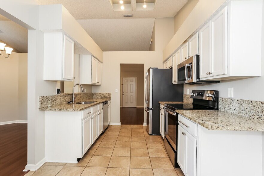Building Photo - 3123 Olde Sutton Parke Dr