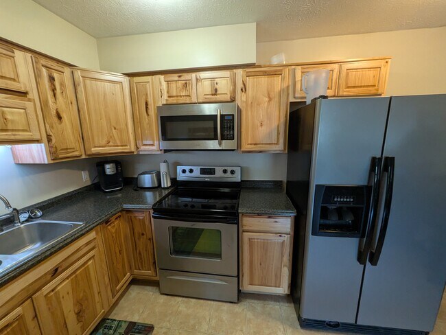 Building Photo - Riverstone Apartments