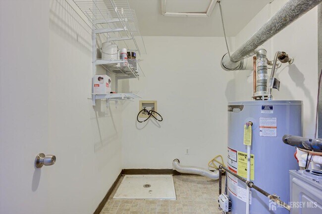 Building Photo - 344 Danbury Ln