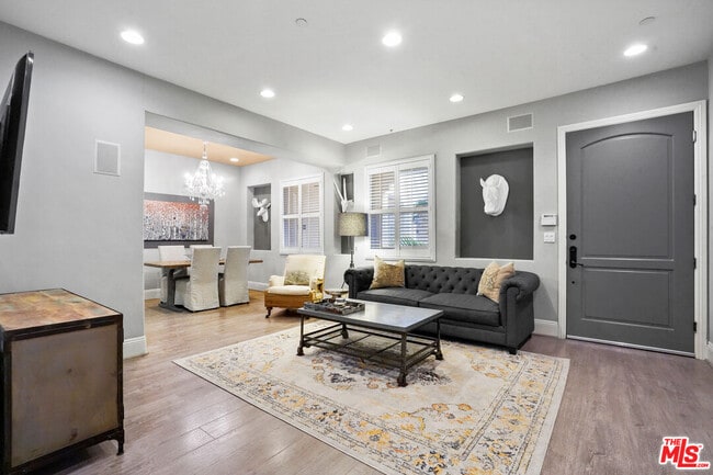 Building Photo - 16123 Sunset Blvd