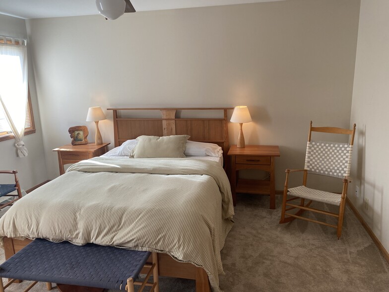 Building Photo - 619 Wellington Dr