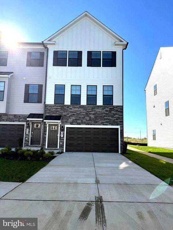 Building Photo - 331 Ensemble Wy