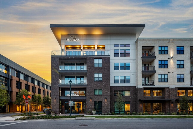 Building Photo - AMLI North Park