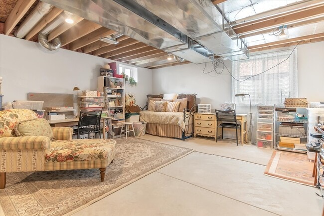 Building Photo - 37440 Curwood Dr